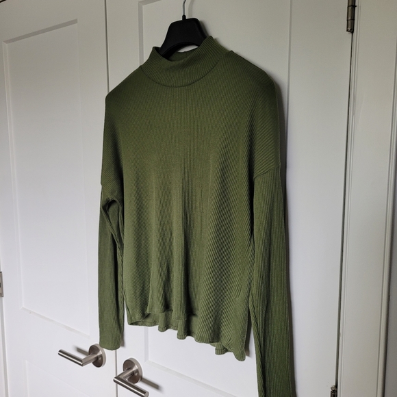 Mock neck ribbed top - Picture 5 of 7